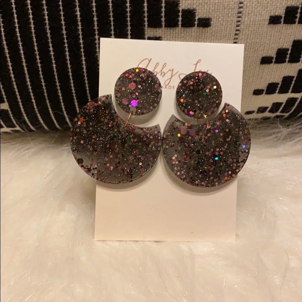HANDMADE LIGHTWEIGHT RESIN EARRINGS NWT